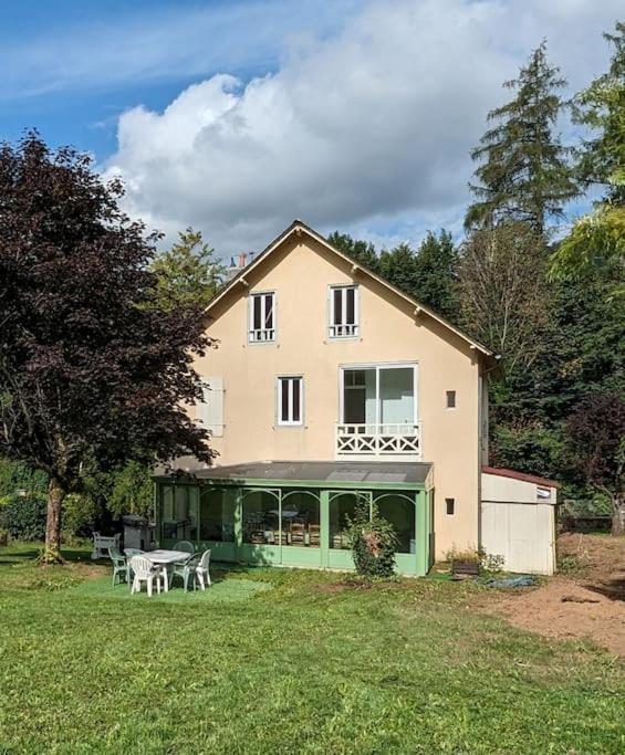 Maison Des Annees 30 - Vic-Sur-Cere - 14 Personnes Екстериор снимка