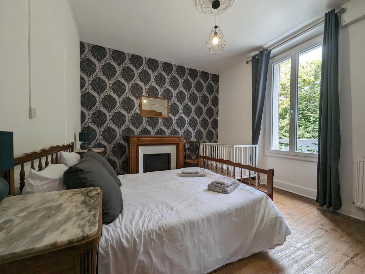 Maison Des Annees 30 - Vic-Sur-Cere - 14 Personnes Екстериор снимка