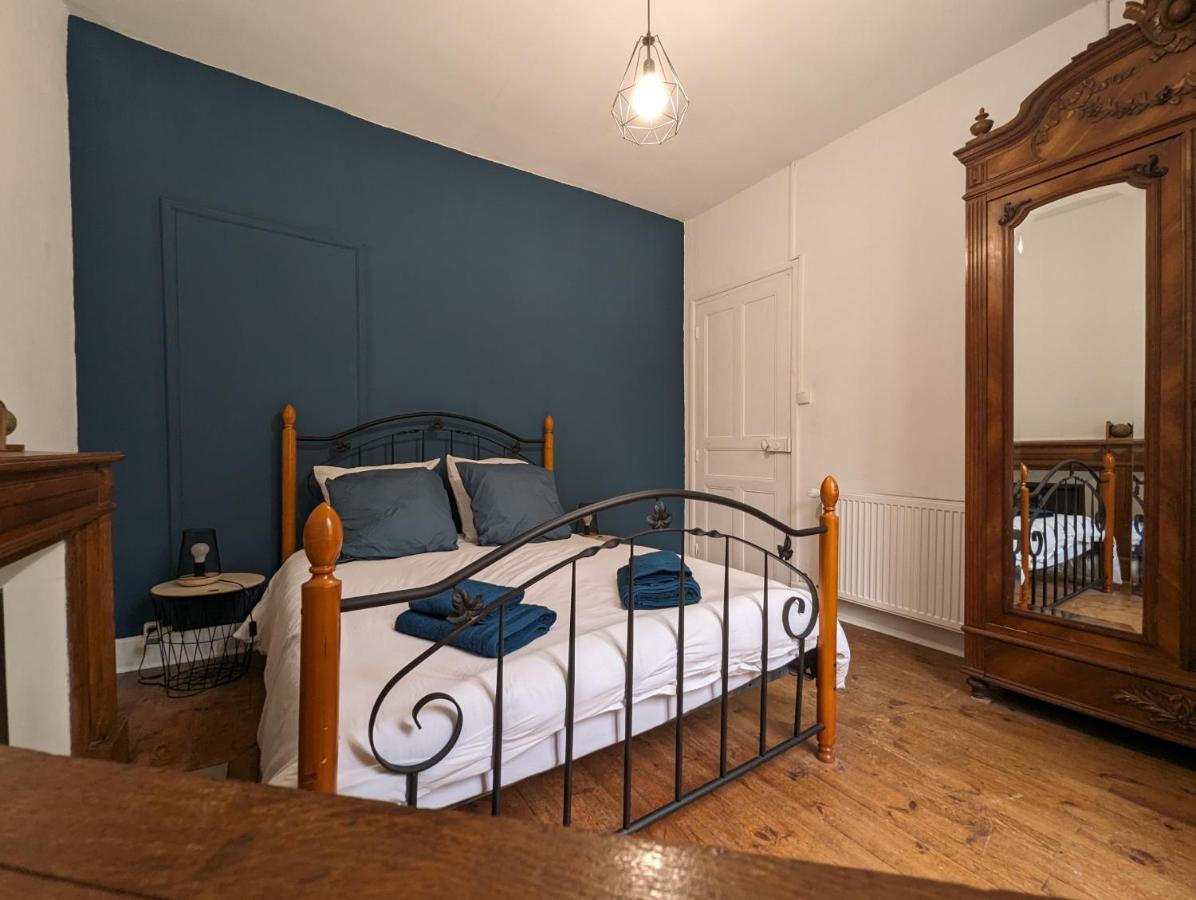 Maison Des Annees 30 - Vic-Sur-Cere - 14 Personnes Екстериор снимка