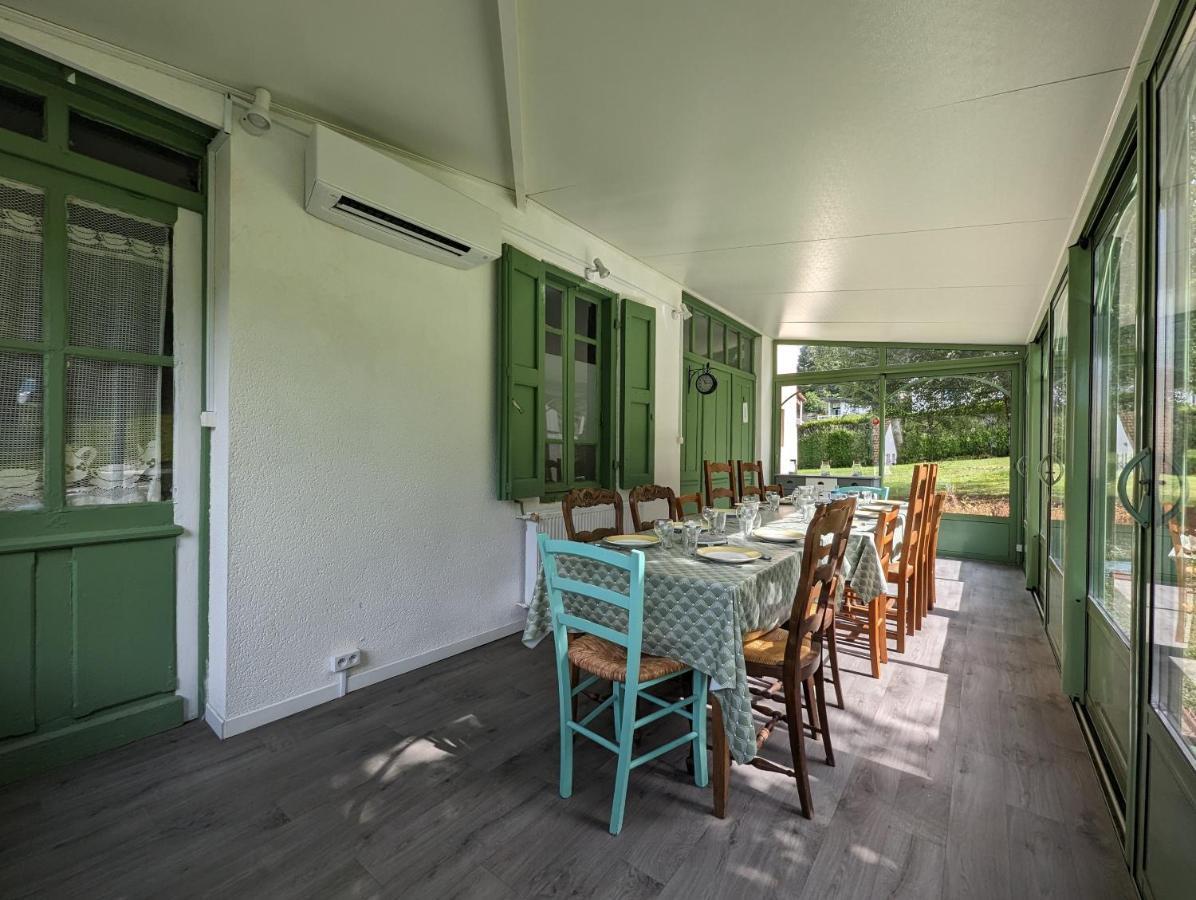 Maison Des Annees 30 - Vic-Sur-Cere - 14 Personnes Екстериор снимка